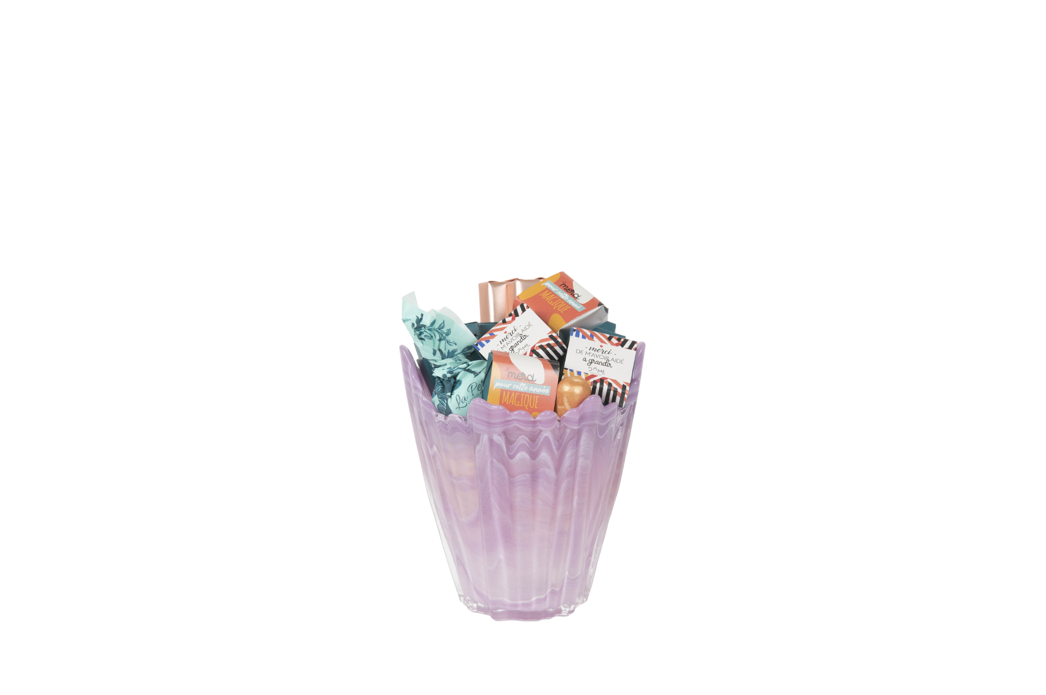 Coupelle en verre lilas garnie de chocolat
